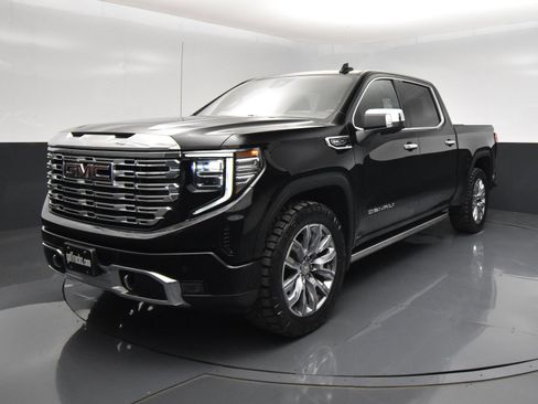Used 2022 GMC Sierra 1500 Denali w/ Denali Reserve Package AWD/4WD image 2