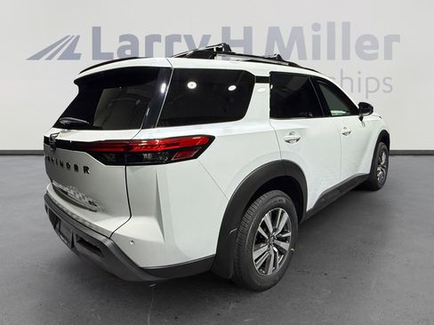 New 2026 Nissan Pathfinder SL image 5