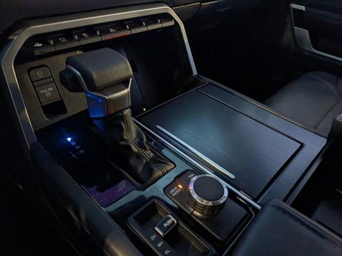 Used 2025 Toyota Sequoia Platinum image 11