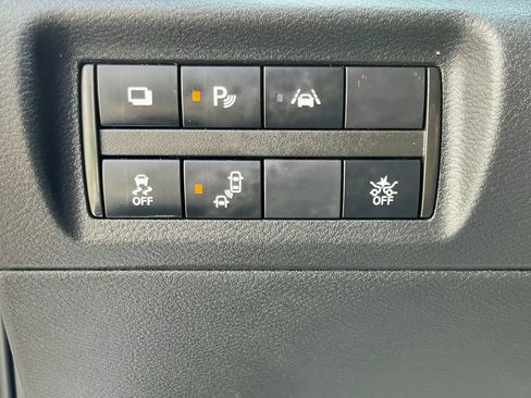 Used 2020 Nissan Kicks S FWD image 33