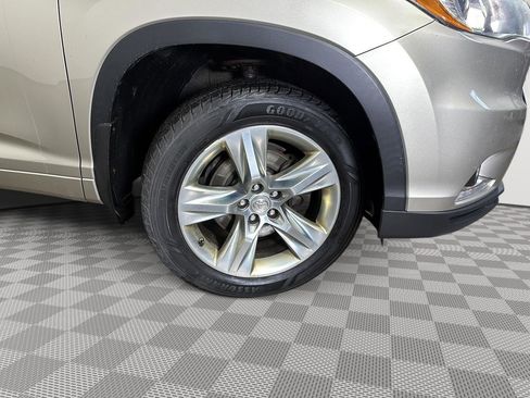 Used 2015 Toyota Highlander Limited w/ Driver Technology Package image 15