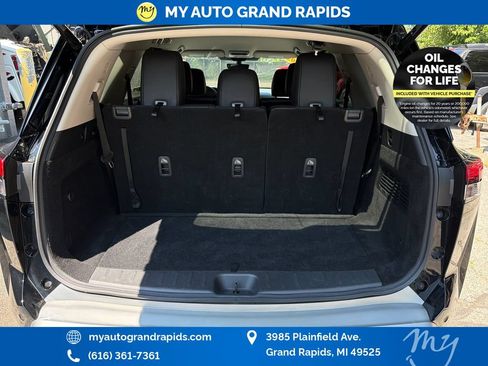Used 2025 Nissan Pathfinder SL AWD/4WD image 28