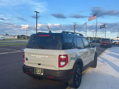 Used 2022 Ford Bronco Sport Outer Banks w/ Tech Package AWD/4WD image 12