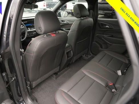 Used 2025 Chevrolet Trax RS w/ Sunroof Package image 12