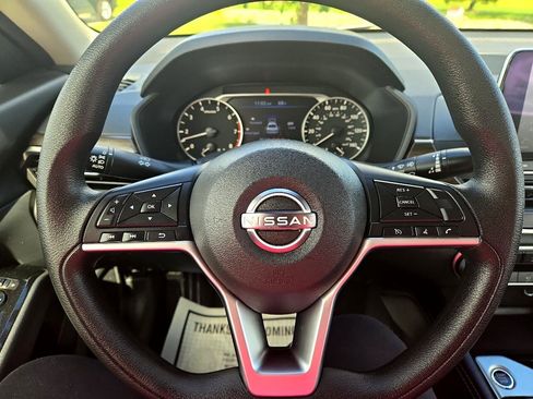 Used 2023 Nissan Altima 2.5 SV image 12