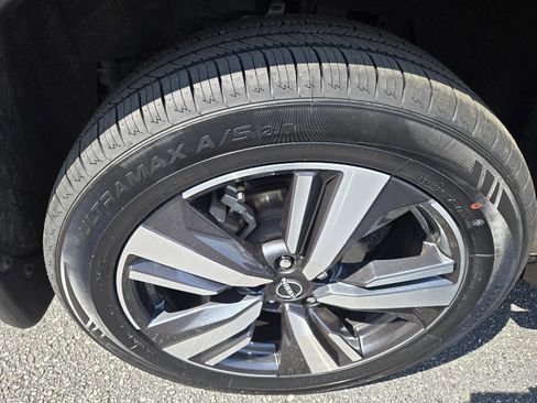 Used 2023 Nissan Rogue SL w/ SL Premium Package image 43