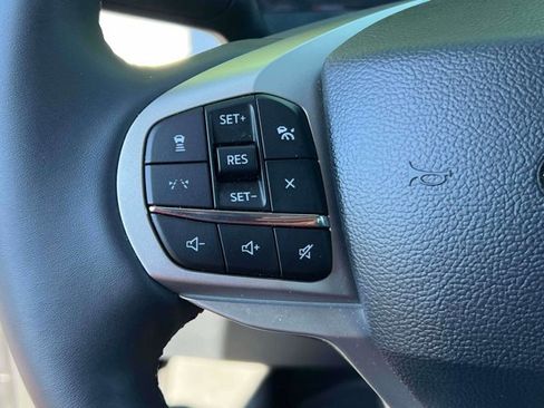 Used 2026 Ford Explorer Active AWD/4WD image 24