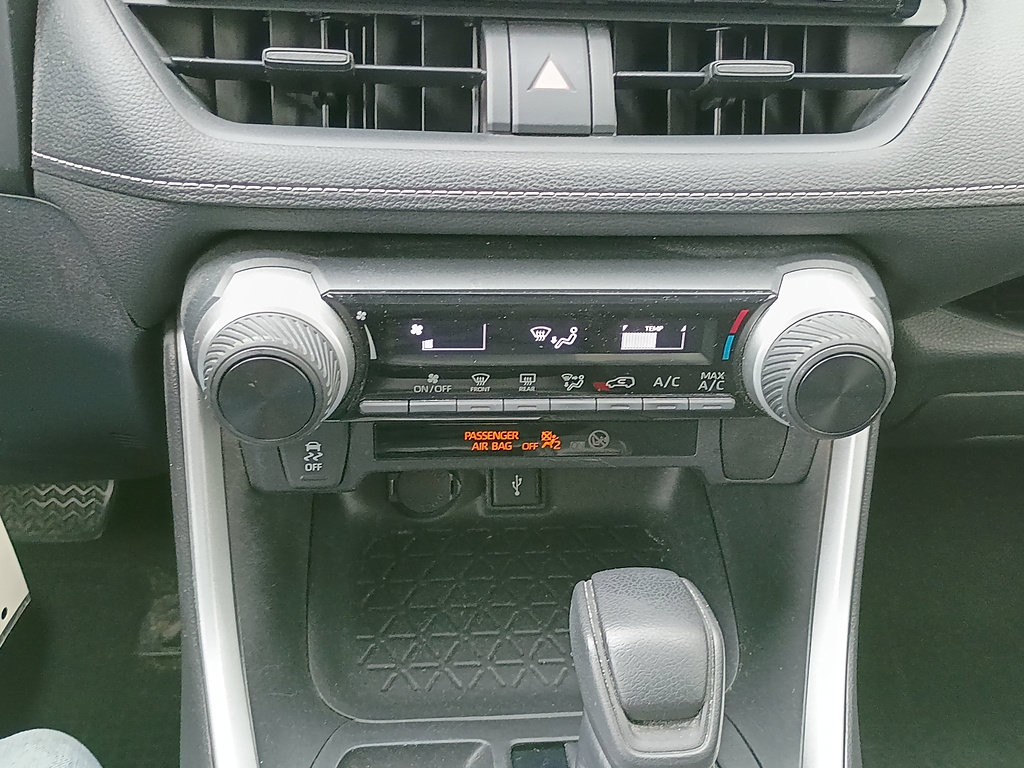 Used 2020 Toyota RAV4 LE w/ All Weather Liner Package FWD image 23
