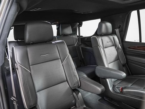 Used 2021 Cadillac Escalade Premium Luxury AWD/4WD image 13