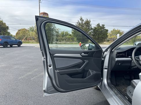 New 2025 Volkswagen Jetta SE image 11