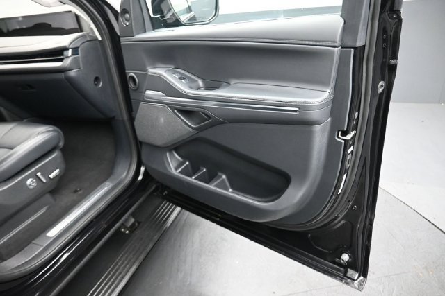 Certified 2025 Lincoln Navigator Reserve AWD/4WD image 34