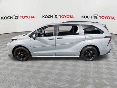 Certified 2025 Toyota Sienna XLE Woodland Edition AWD/4WD image 4