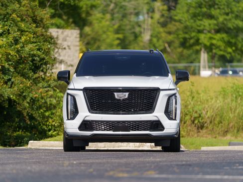 Used 2026 Cadillac Escalade V w/ LPO, ONYX Package AWD/4WD image 43