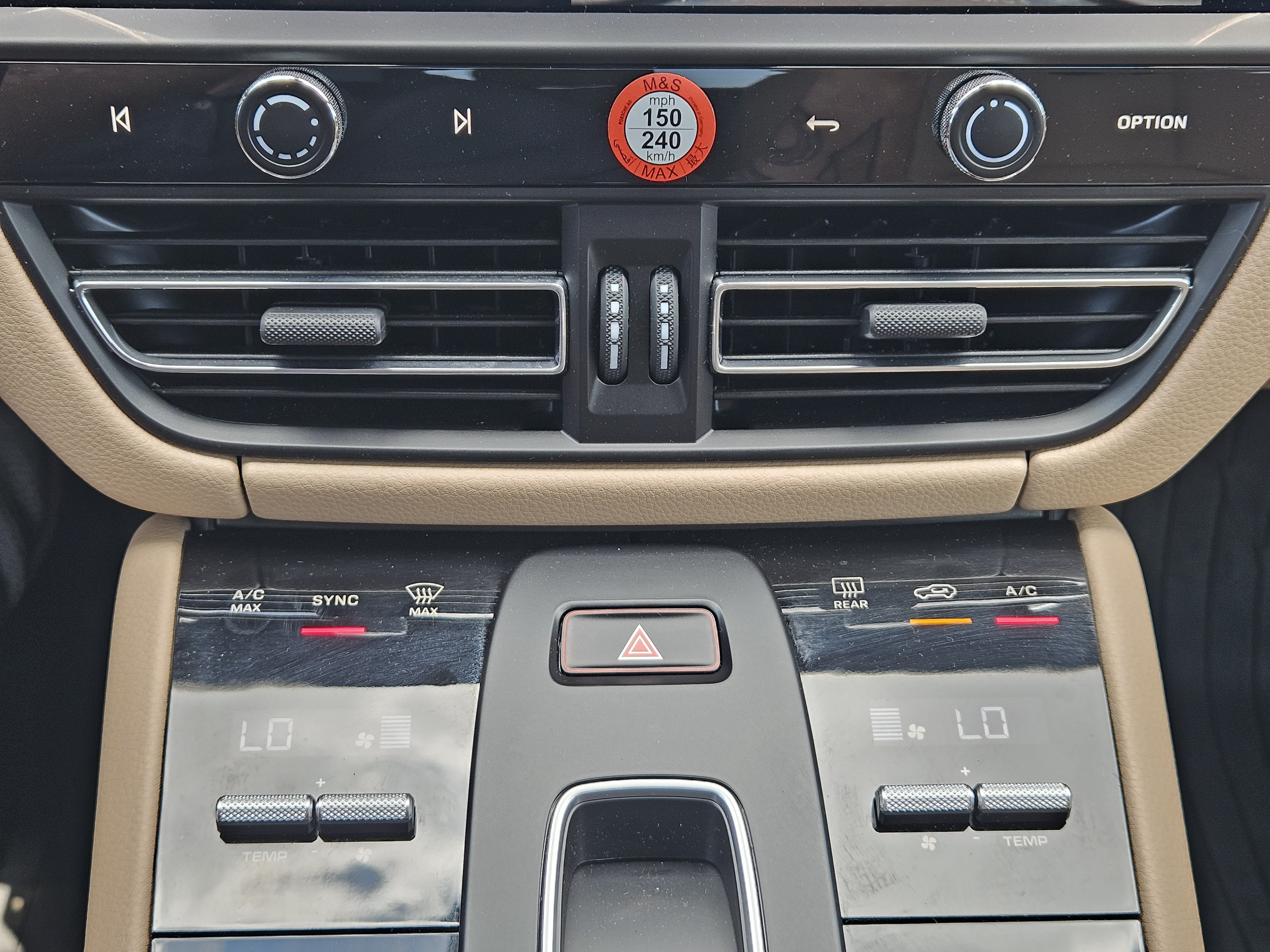 Certified 2026 Porsche Macan AWD/4WD image 19