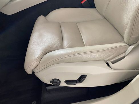 Used 2019 Volvo XC60 T8 Momentum w/ Advanced Package image 12