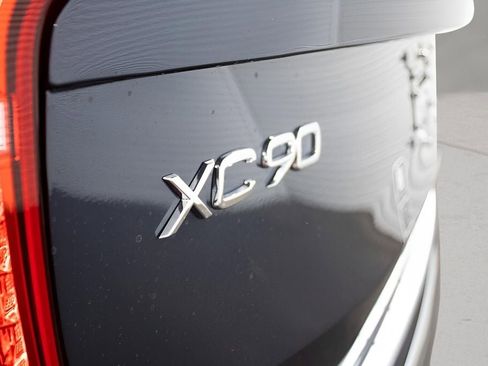 New 2025 Volvo XC90 T8 Plus w/ Protection Package Premier image 11