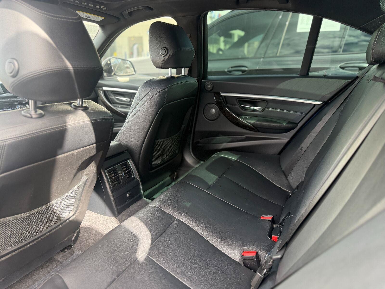 Used 2018 BMW 340i xDrive Sedan AWD/4WD image 19