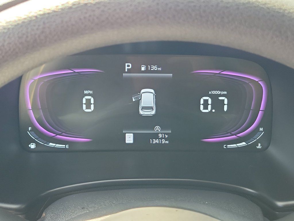 Used 2025 Kia Soul LX w/ LX Technology Package FWD image 24