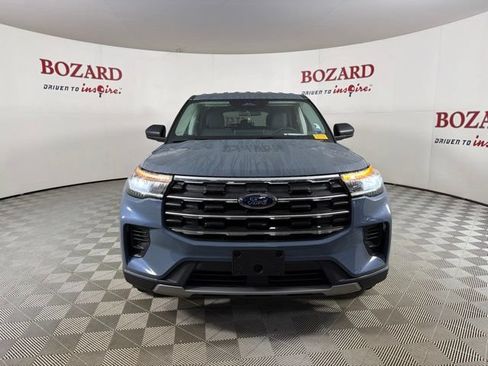 Used 2026 Ford Explorer Active AWD/4WD image 2