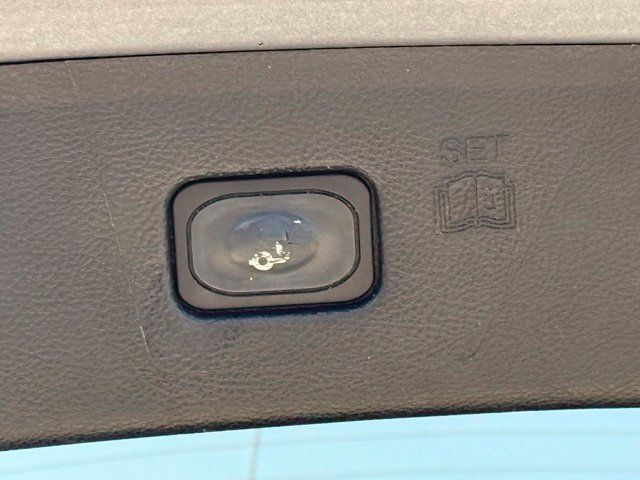 Used 2022 Ford Edge Titanium AWD/4WD image 12