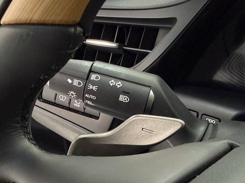 Used 2025 Lexus ES 300h w/ Technology Package FWD image 13
