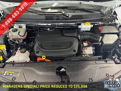 Used 2024 Chrysler Pacifica Limited FWD image 8