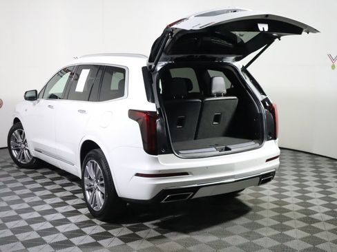 Used 2023 Cadillac XT6 Premium Luxury image 15