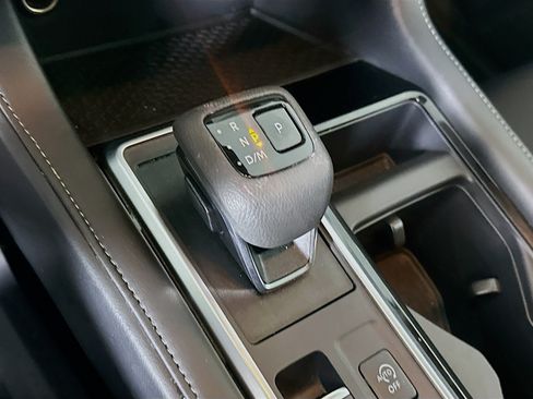 Used 2025 Nissan Pathfinder SV FWD image 24