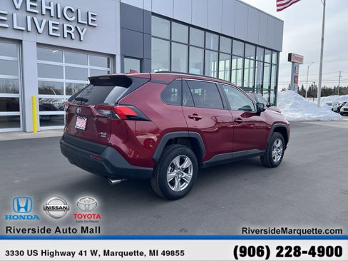 Used 2025 Toyota RAV4 XLE image 9