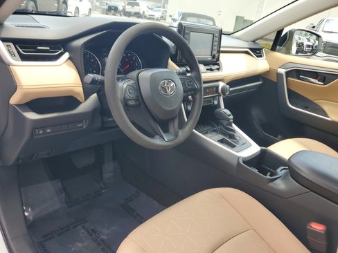 Used 2022 Toyota RAV4 XLE w/ Convenience Package image 9