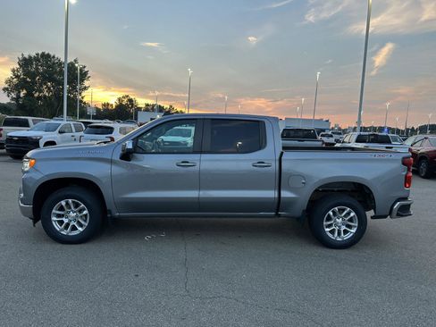 Used 2024 Chevrolet Silverado 1500 LT AWD/4WD image 2