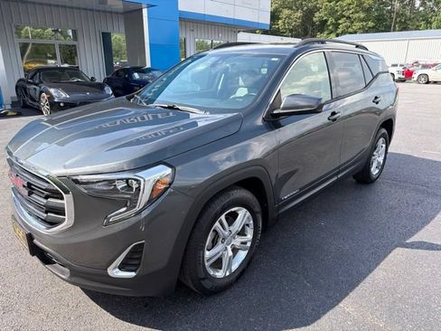 Used 2020 GMC Terrain SLE w/ Driver Convenience Package FWD image 10