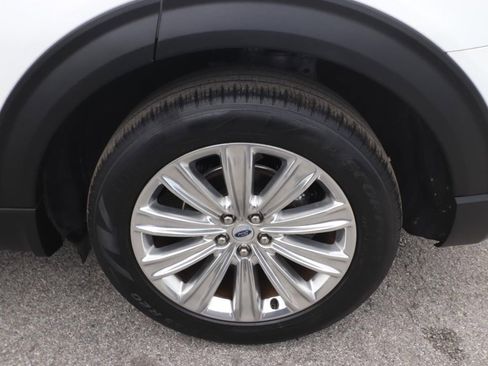 Used 2023 Ford Explorer Limited w/ Limited Technology Package RWD image 10
