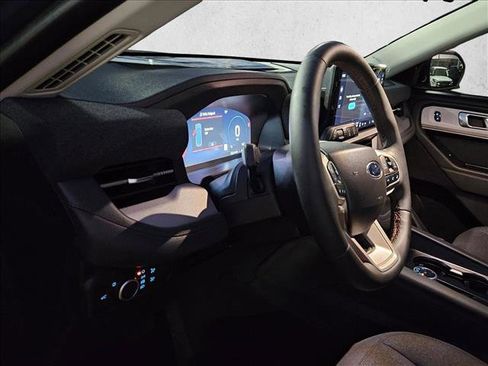 New 2025 Ford Explorer Active image 3