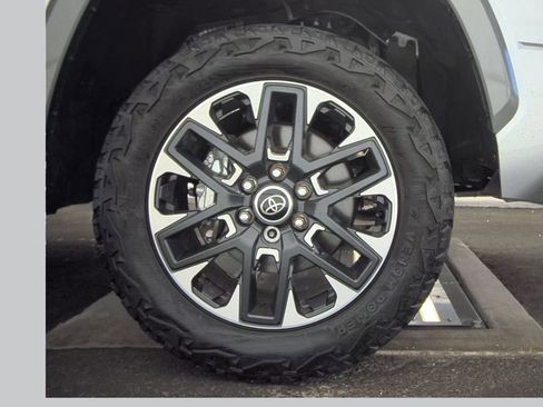 Used 2024 Toyota Tundra Limited image 11