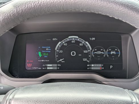 Used 2025 Toyota Tundra Limited AWD/4WD image 35
