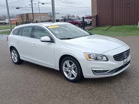 Used 2015 Volvo V60 T5 Premier image 2