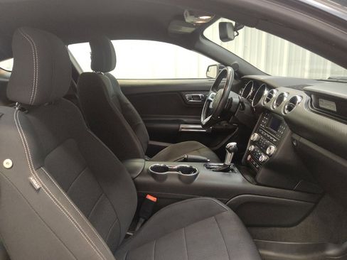 Used 2017 Ford Mustang Coupe RWD image 21