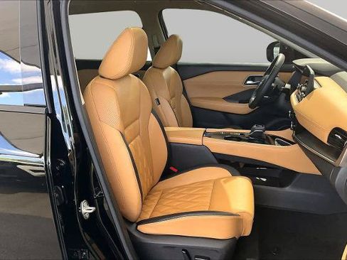 Certified 2023 Nissan Rogue Platinum w/ Platinum Premium Package FWD image 9