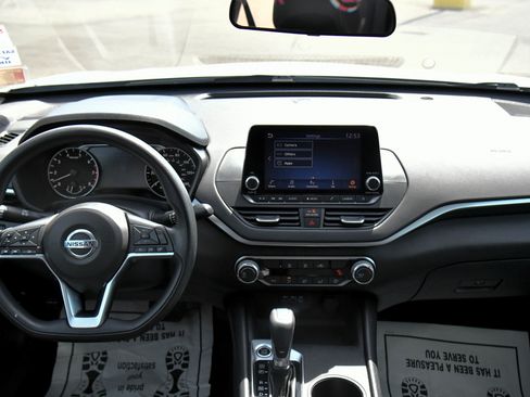 Used 2020 Nissan Altima 2.5 S FWD image 32