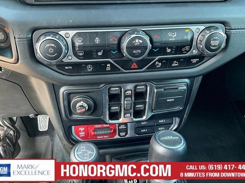Used 2024 Jeep Gladiator Rubicon w/ Technology Group AWD/4WD image 16
