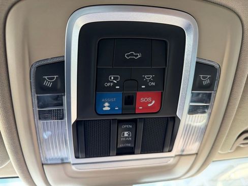 Used 2022 RAM 3500 Limited AWD/4WD image 21