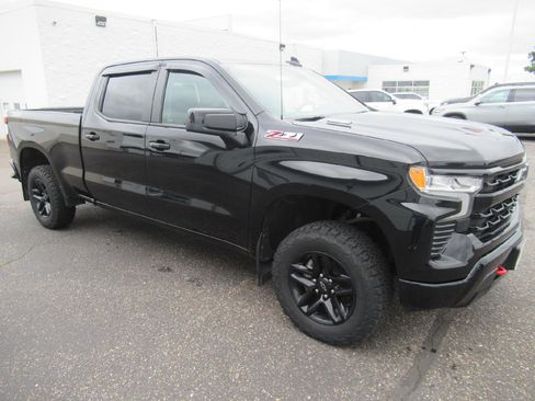 Used 2022 Chevrolet Silverado 1500 LT Trail Boss w/ Convenience Package II AWD/4WD image 3