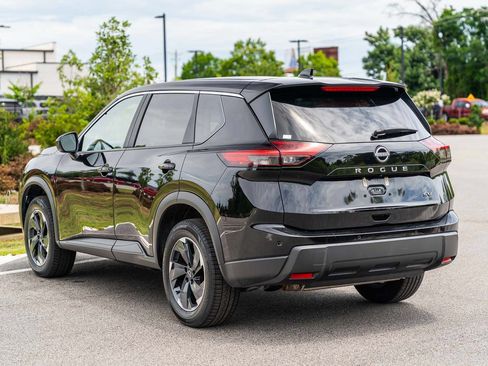 Used 2024 Nissan Rogue SV FWD image 5