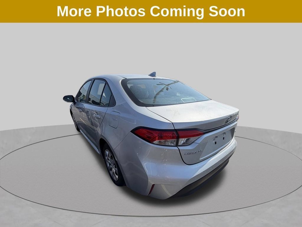 Used 2024 Toyota Corolla LE FWD image 4