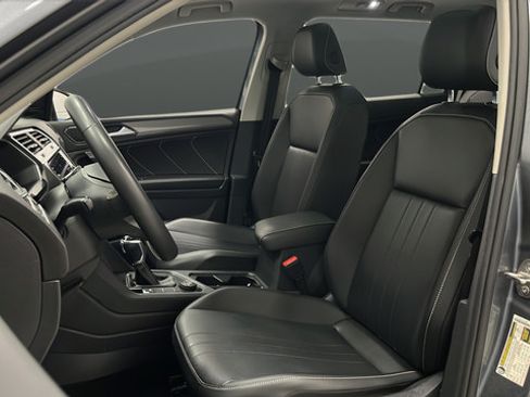 Used 2022 Volkswagen Tiguan SE AWD/4WD image 9