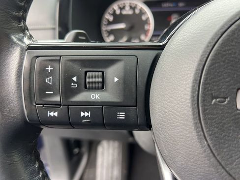 Used 2022 Nissan Pathfinder SV AWD/4WD image 12