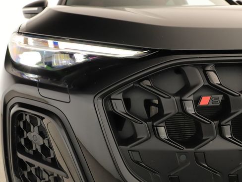 Certified 2025 Audi SQ5 Prestige image 39