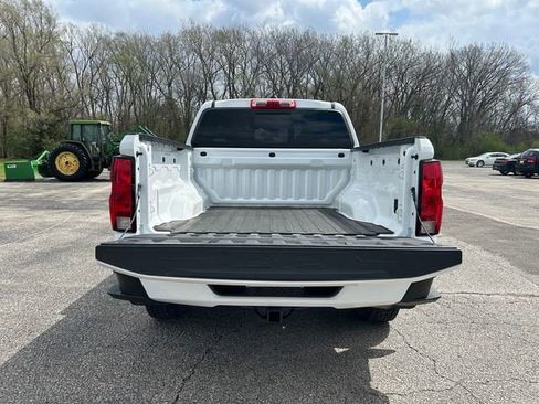 Used 2023 Chevrolet Colorado LT w/ LT Convenience Package II AWD/4WD image 17