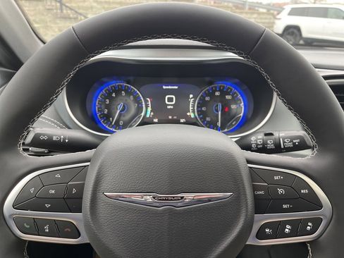 New 2026 Chrysler Pacifica Limited image 19